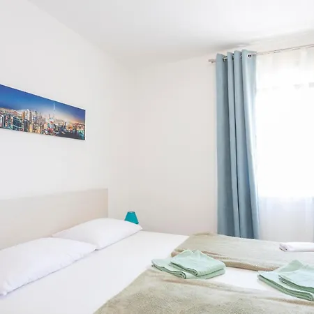 Dora Apartment *
