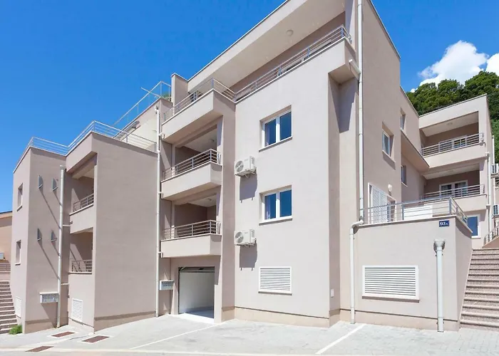 Apartment Dora *
