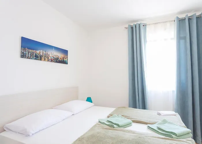 Dora Apartment *