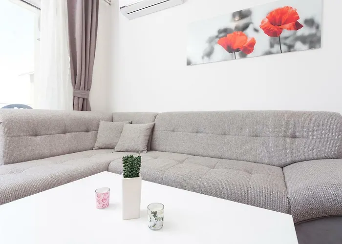 Dora Apartment *