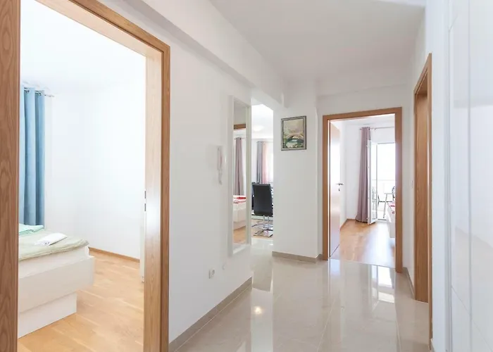 Dora Apartment *