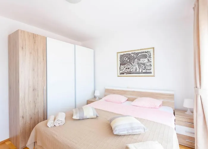 Dora Apartment Makarska