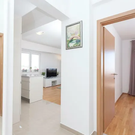 Apartament Dora