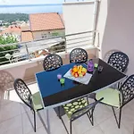 Dora Apartman *