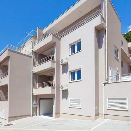 Apartman Dora *