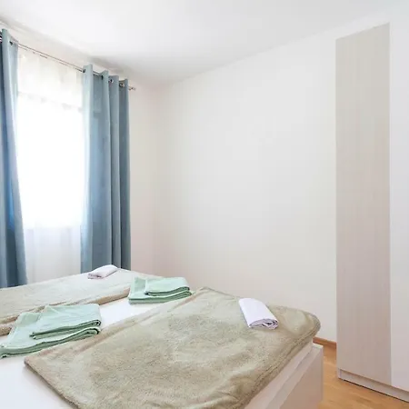Dora Apartman