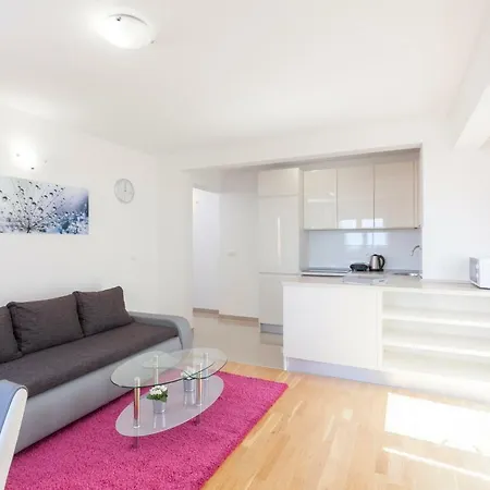 Dora Apartamento Makarska