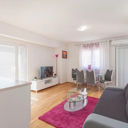 Dora Apartman *